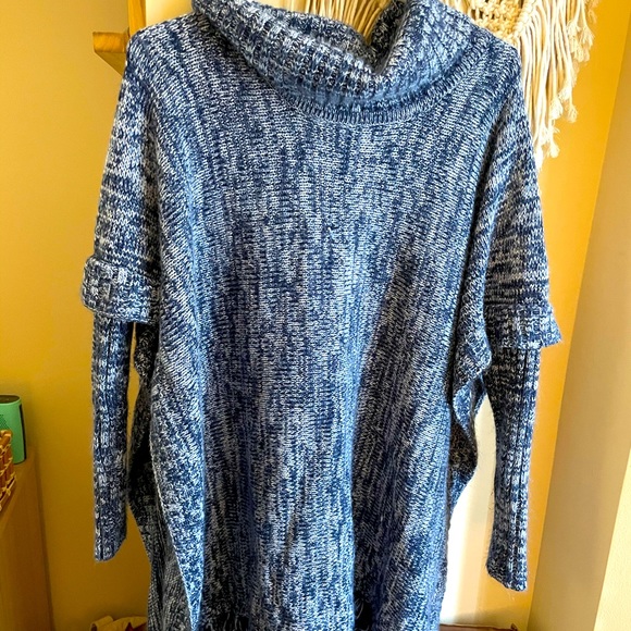 Oversized turtle neck sweater / poncho - Picture 1 of 2